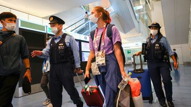 Białoruska zawodniczka Kristina Tsimanoskaya powiedziała, że została zabrana na lotnisko w Tokio wbrew swojej woli